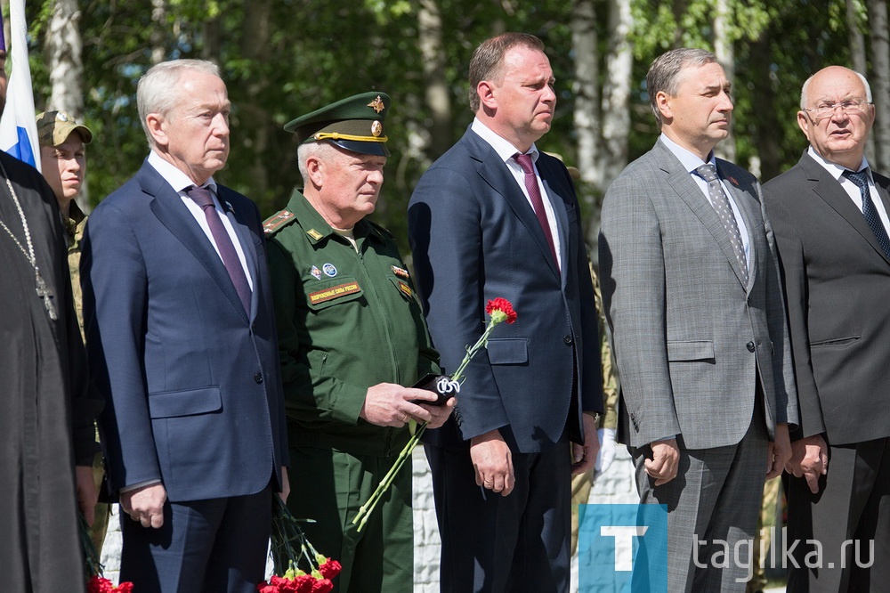 78 лет назад началась Великая Отечественная война.   1418 дней продолжался боевой и трудовой подвиг советского народа.   В День памяти и скорби на мемориале центрального кладбища Нижнего Тагила  собрались представители разных поколений: ветераны, работник