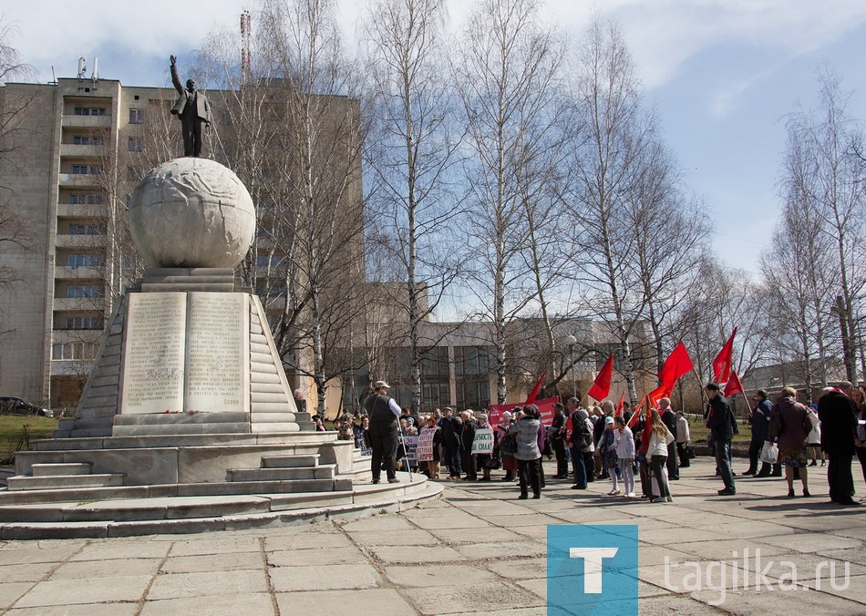 В Нижнем Тагиле празднуют Первомай. Митинг КПРФ.