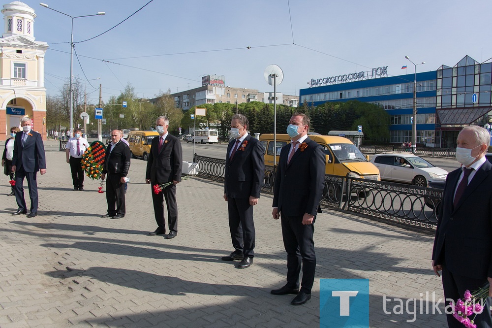 Глава Нижнего Тагила Владислав Пинаев возложил венки к памятникам горожанам, воевавшим в годы Великой Отечественной войны