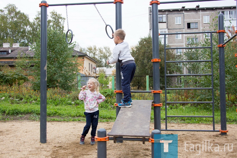 Воспитанникам социально-реабилитационного центра Нижнего Тагила подарили спортивную площадку