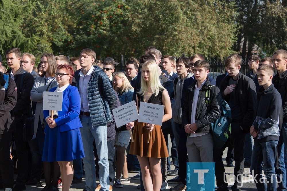 Торжественная линейка в честь начала учебного года в Нижнетагильском филиале УрФУ