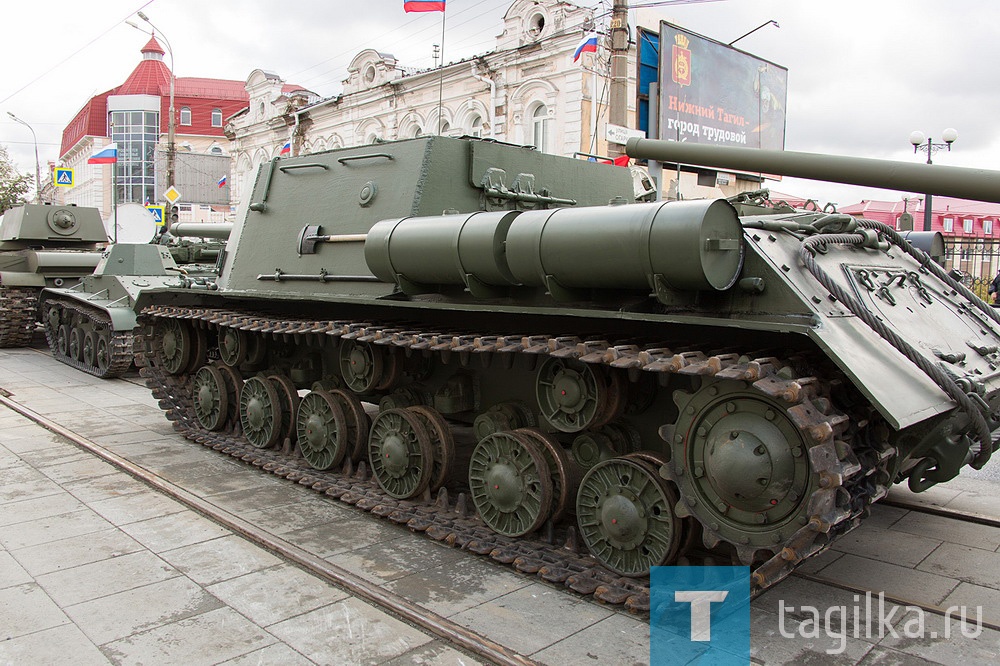 Все готово к началу прохождения военной техники по главной улице города