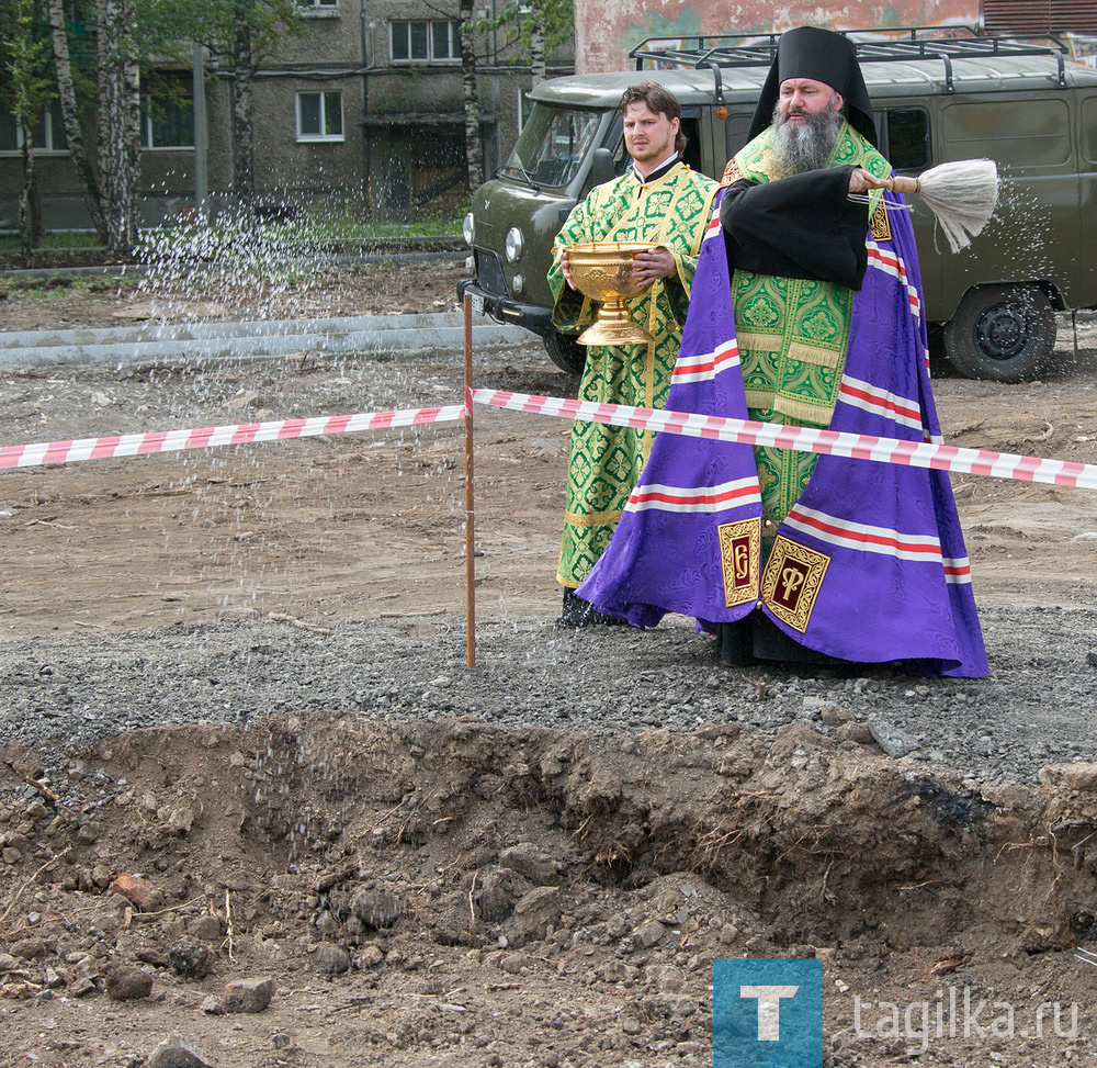 Молебен перед началом строительства часовни в сквере за ДК «Юбилейный»