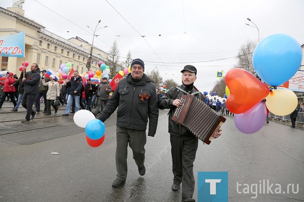 Праздничное шествие тагильчан в честь 72-летия Великой Победы.