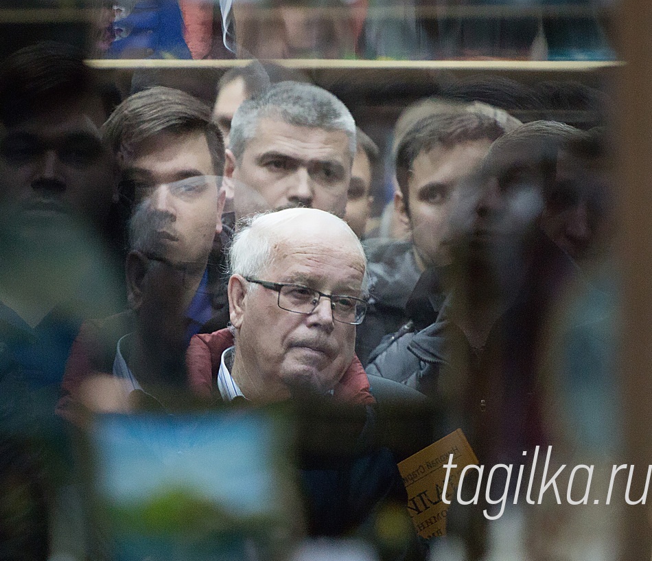 Николай Стариков в Нижнем Тагиле.

Каждый из нас думает, что на него эти технологии не действуют. Потому что мы взрослые, мы опытные, у нас высшее образование и т.д. Но, как показывает опыт, человека легко сбить с толку. Сейчас информации море, она разная: ерунда, глупость, выдумки смешиваются с правдой, и отделить одно от другого нельзя,  если человек не понимает, как политически устроен мир, как действуют основные игроки.