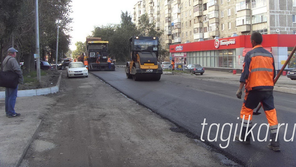 На Красноармейской укладывают асфальт