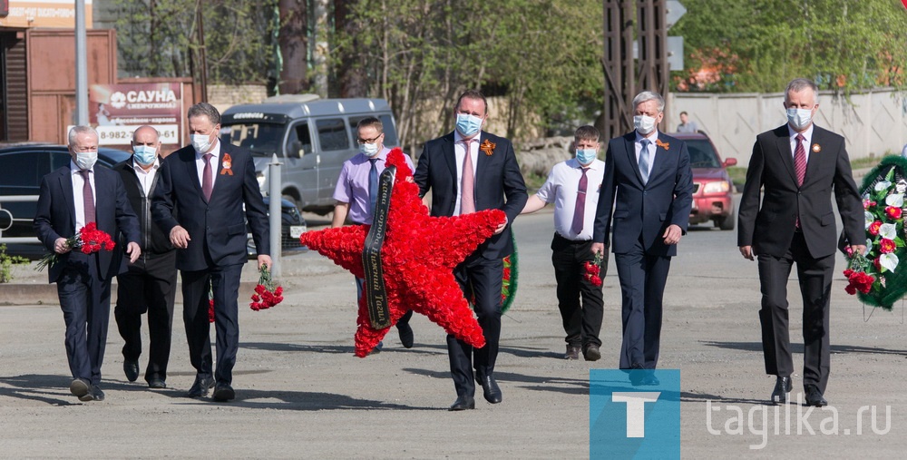 Глава Нижнего Тагила Владислав Пинаев возложил венки к памятникам горожанам, воевавшим в годы Великой Отечественной войны