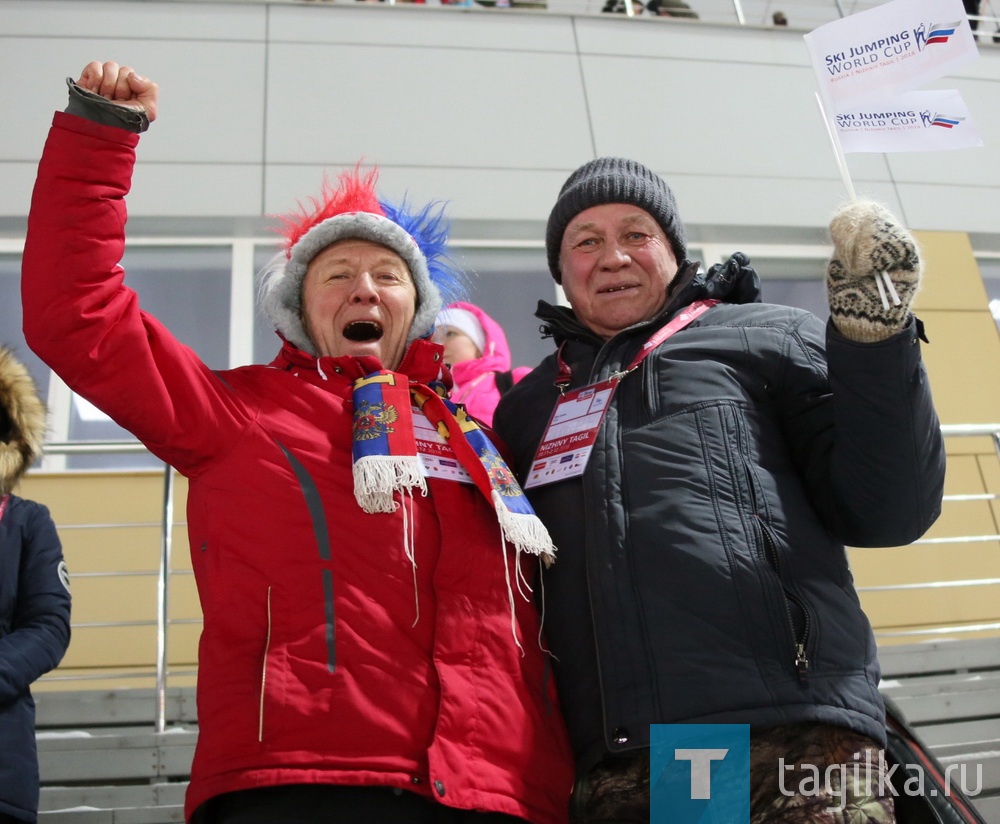 72-летний Виктор Чемезов из Каменска-Уральского. В молодости занимался прыжками на лыжах с трамплина, не раз делал и с тагильский, в то время деревянных.

- Воспоминания захлёстывают, - признался он. - И адреналин такой, будто сам прыгаю. Хотелось бы, чтобы ещё одну трибуну построили, повыше, чтобы видеть весь полет.