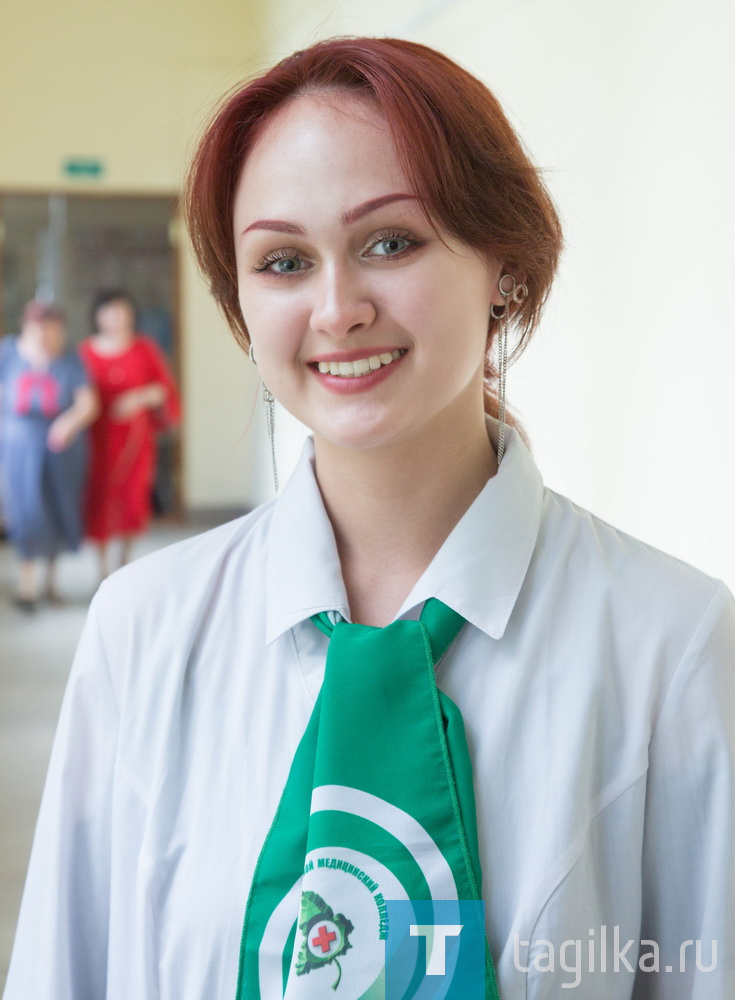 Алена Алексеева - волонтер-медик, студентка 1-го курса медицинского
колледжа, тагильчанка.