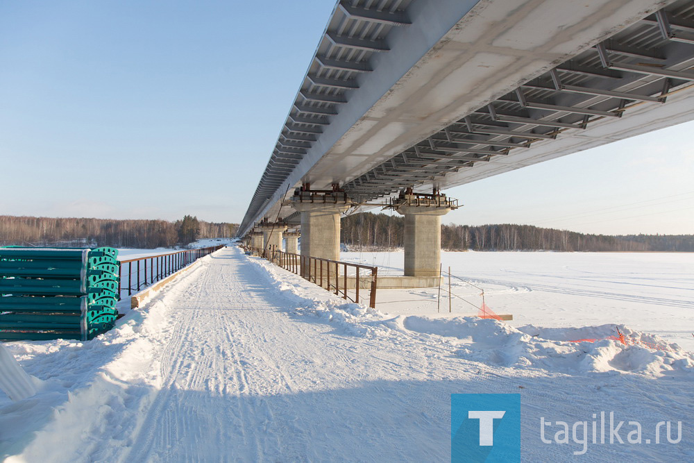 Новый мост соединил два берега Тагильского пруда