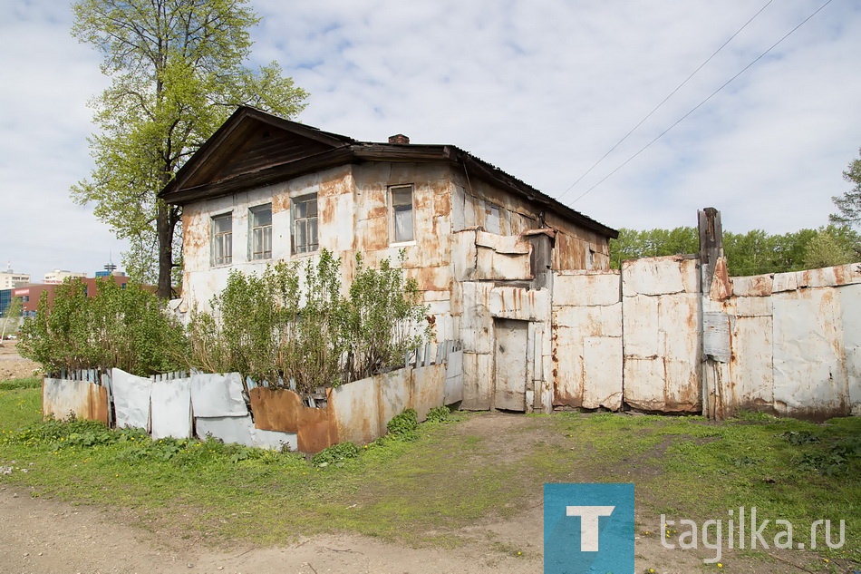 Старый дом, который портит вид, снесут. Вопрос, скорее всего, придется решать в суде.