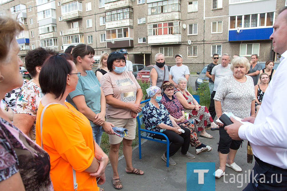 Глава города Владислав Пинаев встретился с жителями домов на улице Дарвина