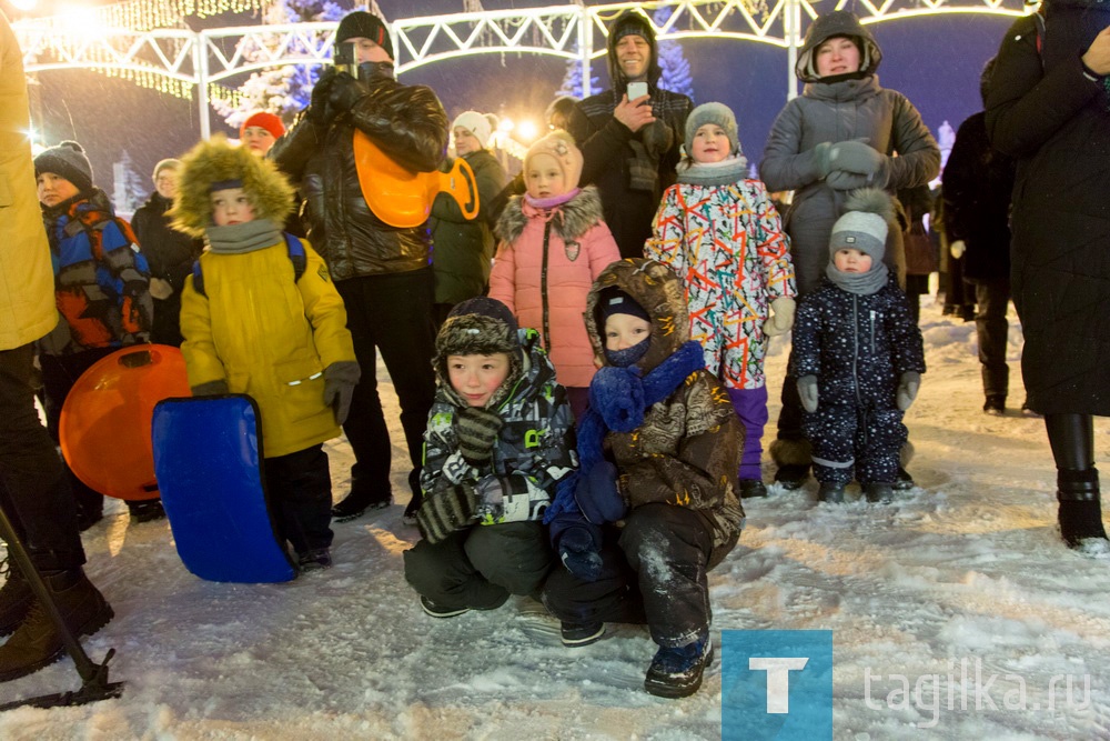 В центре Нижнего Тагила зажглась главная елка