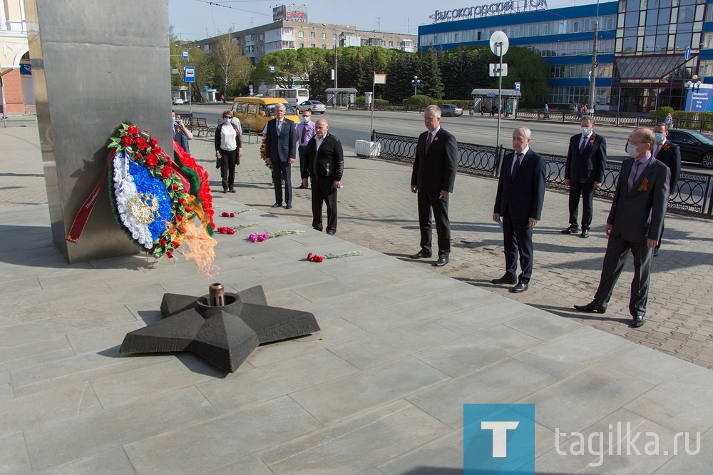 Глава Нижнего Тагила Владислав Пинаев возложил венки к памятникам горожанам, воевавшим в годы Великой Отечественной войны