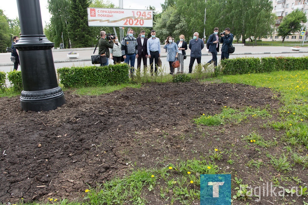 Владислав Пинаев остался недоволен ходом восстановления благоустройства, нарушенного при установке фонарей