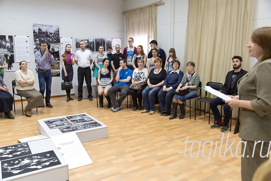 «Комиссар исчезает. Фальсификация фотографий и искусства в сталинскую эпоху».
