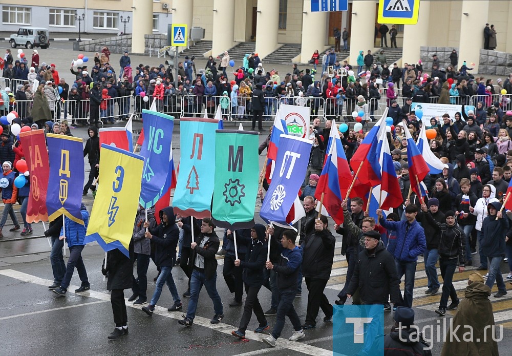 Праздничное шествие тагильчан в честь 72-летия Великой Победы.