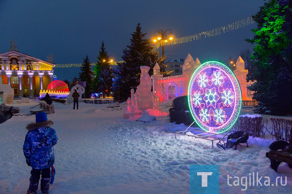 Строительство ледового городка. 22.12.2020