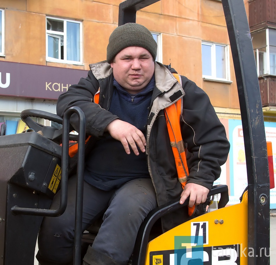 Приступили к ремонту дорог. 11.04.2017.