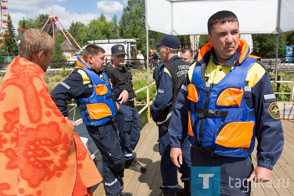 Достать из воды и реанимировать. На акватории Тагильского пруда прошли учения спасателей