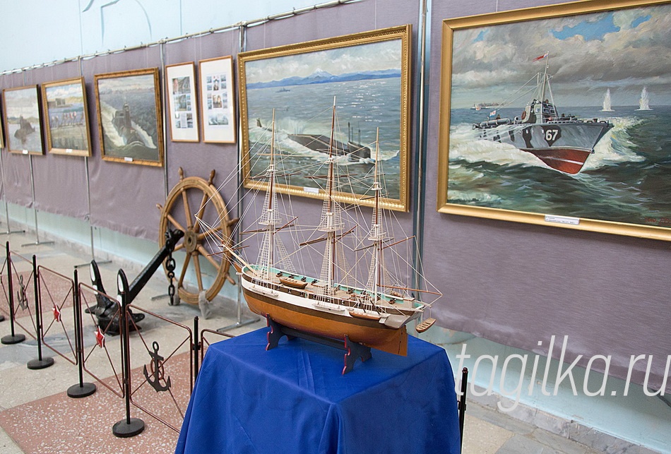 Моряки - подводники. Выставка Рифа Садыкова.