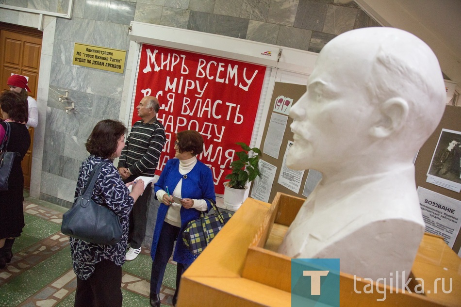 Городской архив. Выставка посвященная 100летию Великой Октябрьской Революции 1917 года