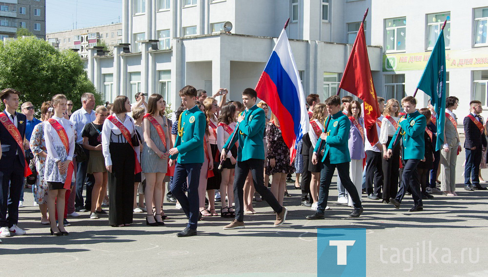 В школах Нижнего Тагила прозвенели последние звонки