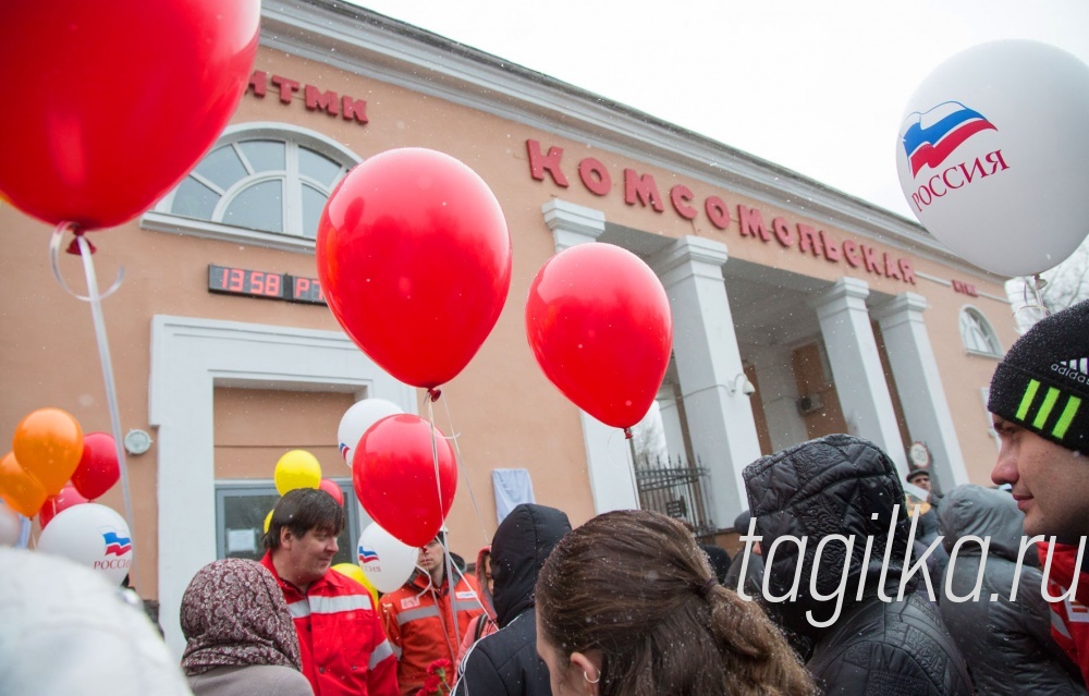 Открытие мемориальных досок на Комсомольской проходной НТМК