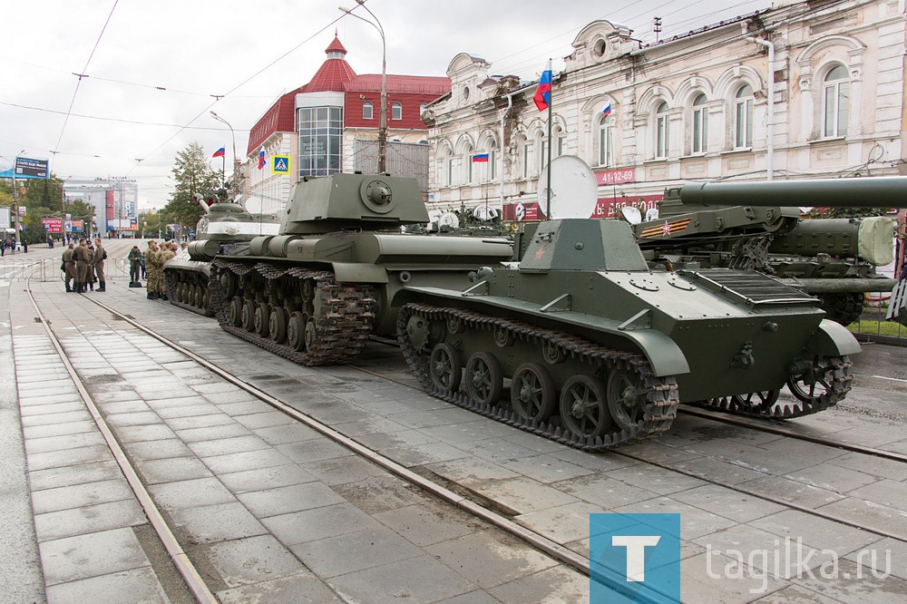 Все готово к началу прохождения военной техники по главной улице города