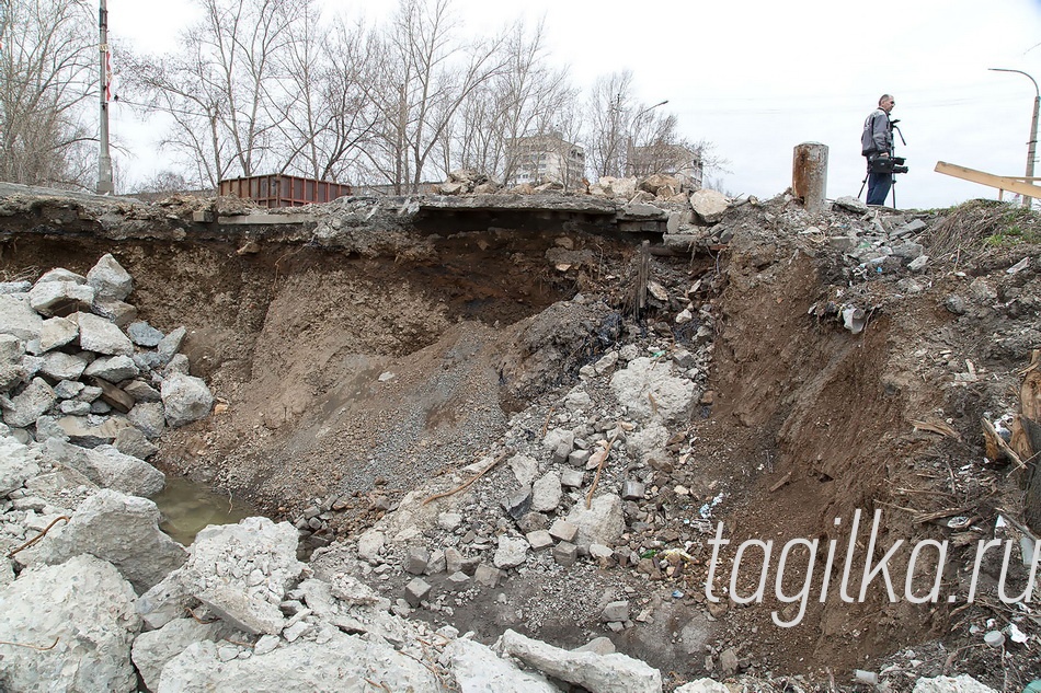 Половодье. Мост по Фрунзе.

Предполагается, что 60 млн.
рублей поступят в самое бли-
жайшее время. Деньги будут
потрачены на покупку стройма-
териалов и оплату работы под-
рядчиков.