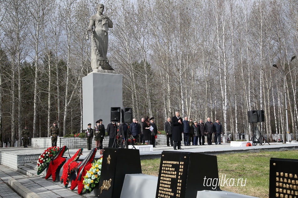 Минутой молчания почтили память павших воинов на мемориале Рогожино