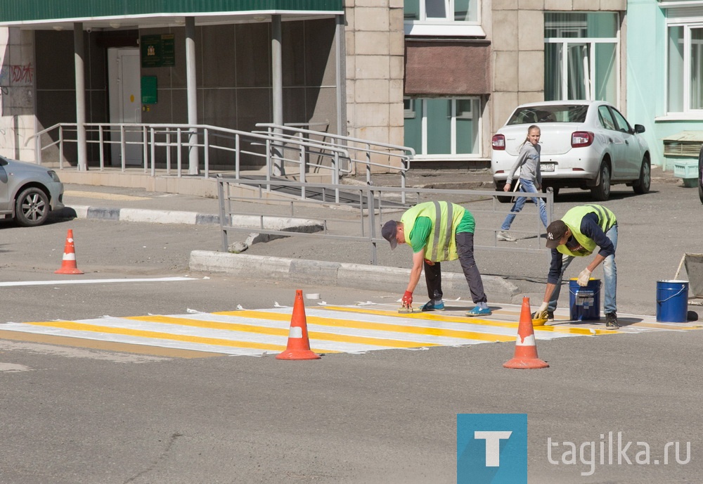 Краской разметка будет наноситься как временное решение только на тех участках дорог, где вскоре пройдет замена полотна. 
Также в рамках реализации национального проекта БКАД будет отревизировано 18 светофорных объектов, 15 – вновь построено. Общий объем работ предприятия оценивается в 80 млн рублей. 