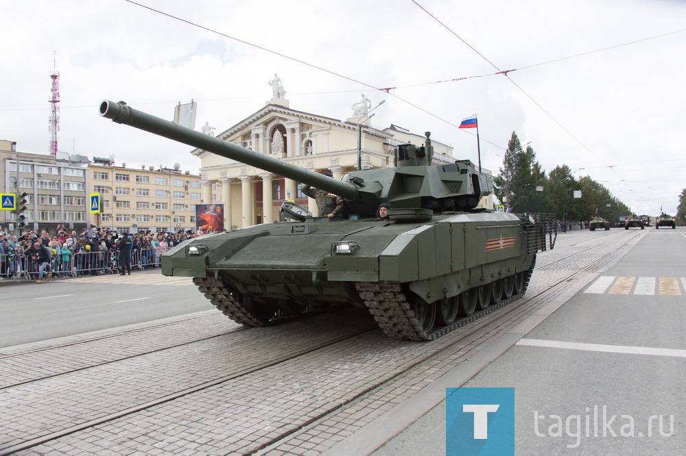 Шествием военной техники отметили тагильчане 100-летие отечественного танкпрома и 75-годовщину Победы в Великой Отечественной войне