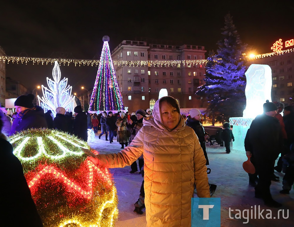 Главная елка города зажгла свои огни!