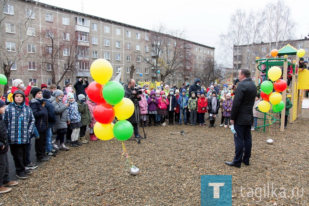 Праздник во дворе на улицах Ермака и Лебяжинской