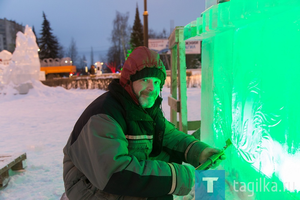 Строительство ледового городка. 22.12.2020