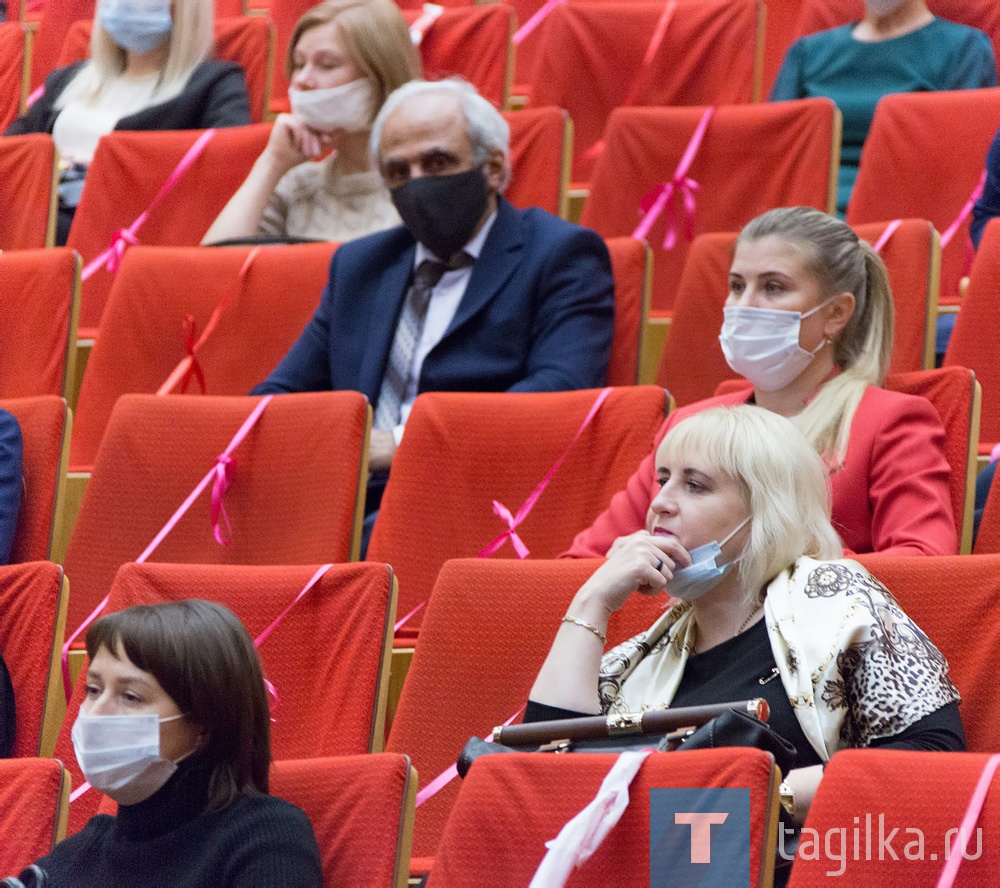 В общественно-политическом центре состоялись публичные слушания по исполнению бюджета за 2019 год