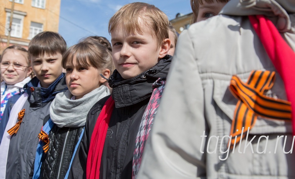 Митинг у памятника тагильчанам -Героям Советского Союза