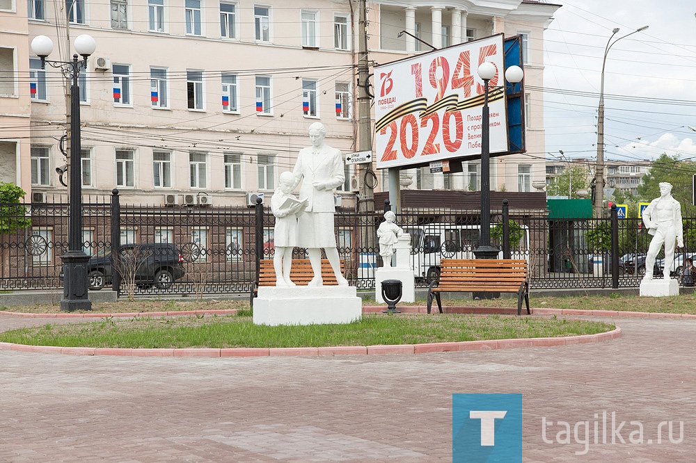 В Нижнем Тагиле продолжается благоустройство сквера советской скульптуры