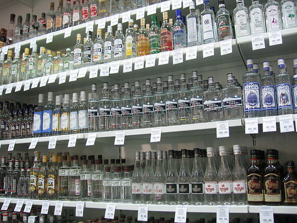 За продажу несовершеннолетним 
алкогольной продукции предусмотрена уголовная ответственность
