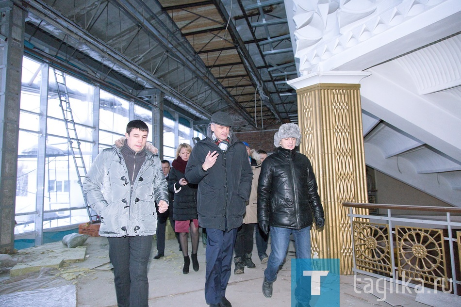 Оперативное совещание по ремонту цирка.