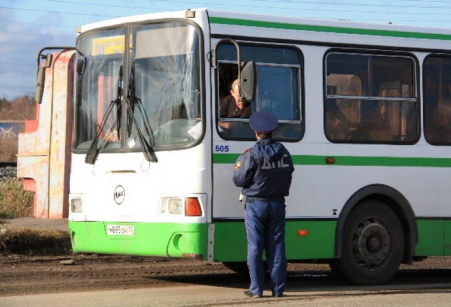 В Нижнем Тагиле инспекторы ГИБДД проверяют все автобусы 