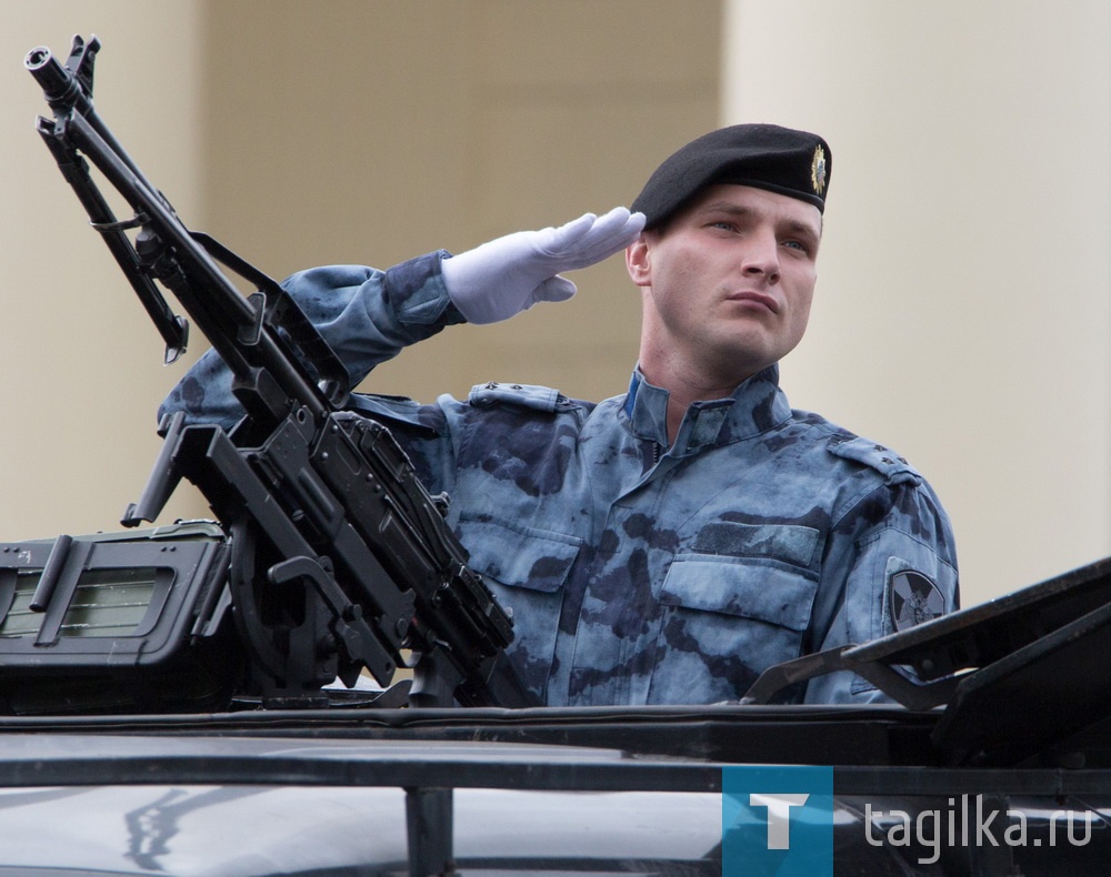 Шествием военной техники отметили тагильчане 100-летие отечественного танкпрома и 75-годовщину Победы в Великой Отечественной войне