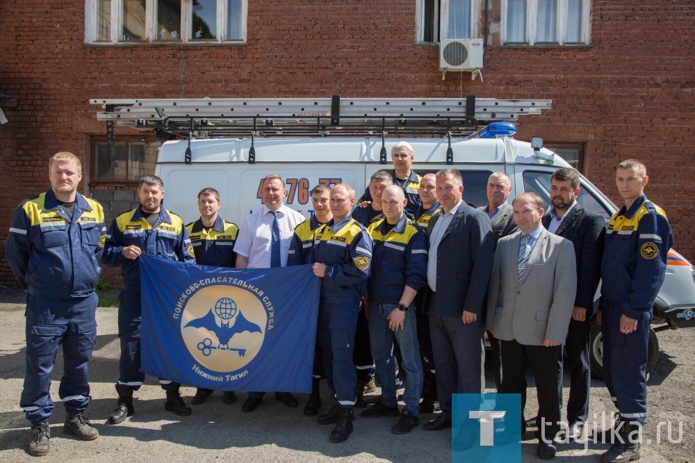 Глава города Н-Тагил В.Ю. Пинаев поздравил спасателей с победой в областном конкурсе.