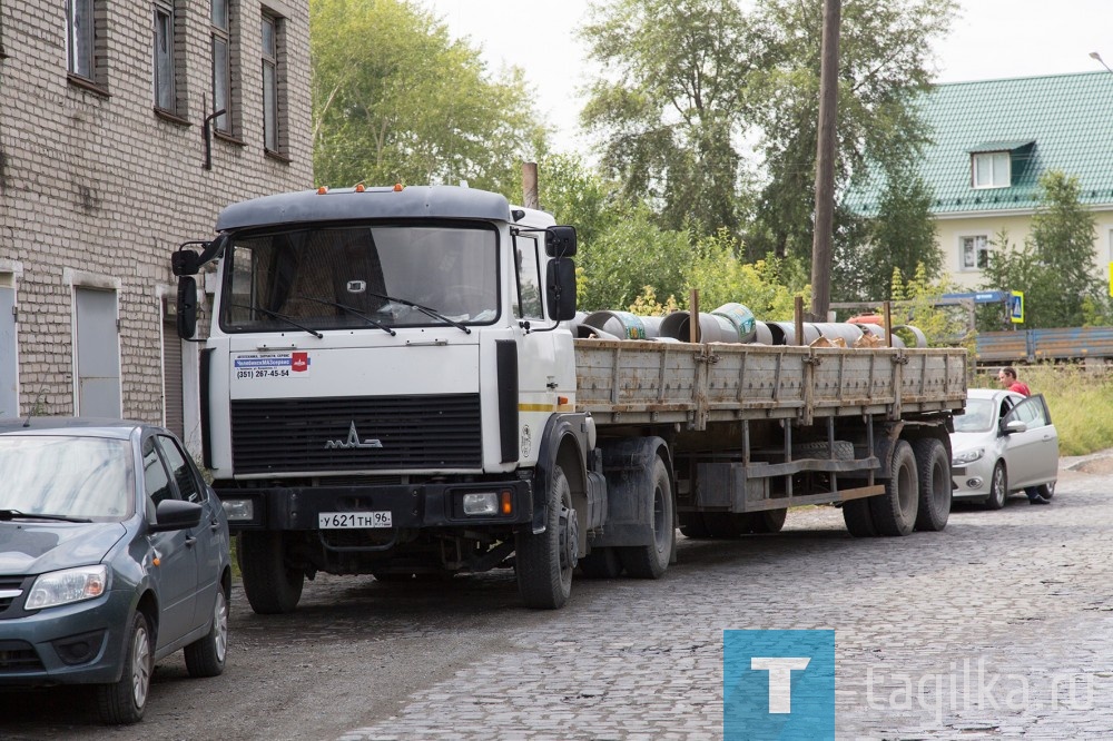 3 июля временно исполняющий полномочия главы города, первый заместитель главы администрации города Владислав Пинаев встретился с работниками ЕВРАЗ НТМК. Тогда прозвучал вопрос о нехватке мусорных урн на улице Кутузова. Владислав Пинаев отметил, при корректировке бюджета будут увеличены средства на благоустройство и уборку территории города. 