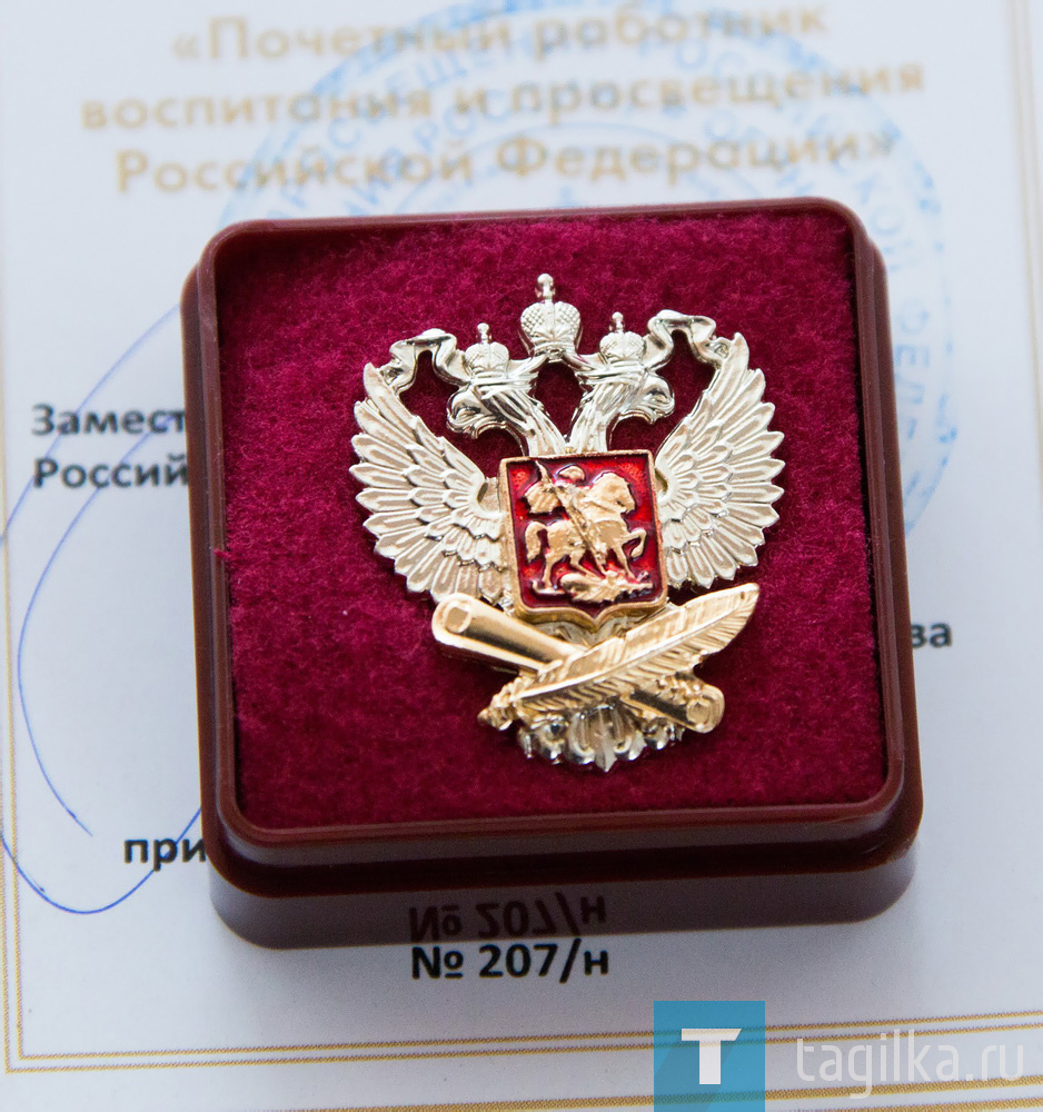 Владислав Пинаев наградил учителей Нижнего Тагила