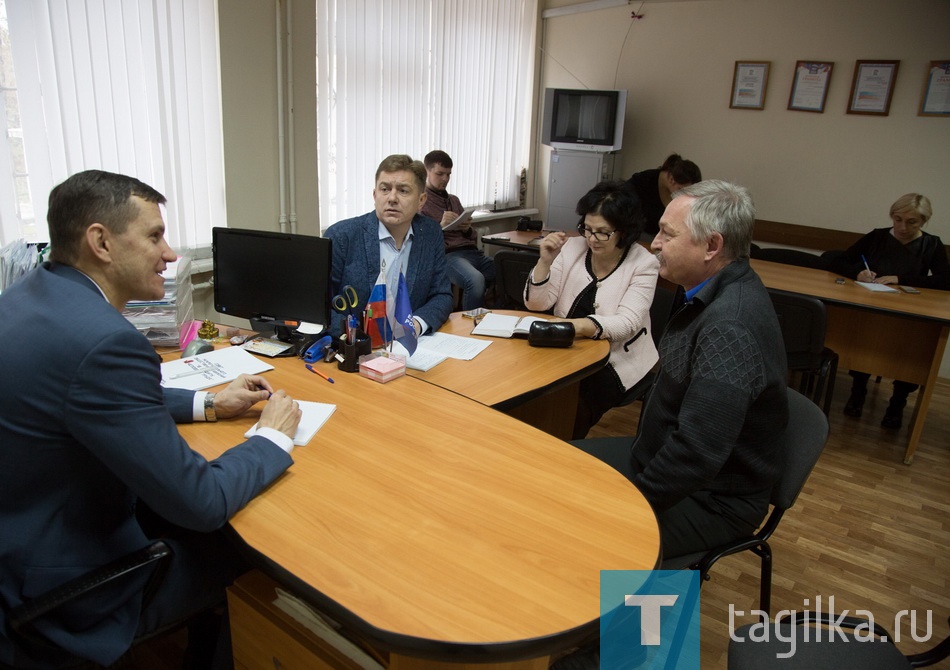 Прием граждан депутатом государственной думы Балыбердиным.

На ремарку, что прежде парламентарии федерального уровня не баловали тагильчан столь частым посещением, Балыбердин с улыбкой ответил, что «у тагильчан не было такого депутата, как сейчас». Сегодня приемная открылась ровно в 10 утра на площадке исполкома местного отделения партии «Единая Россия» в здании общественно-политического центра. 
