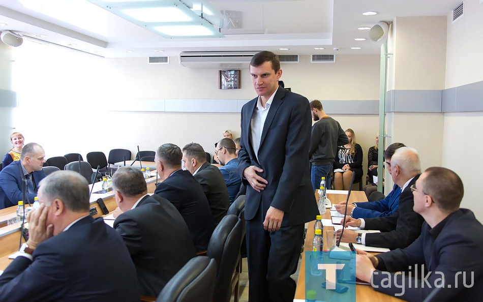 Депутаты не хотели, чтобы Владимир Радаев ушел из гордумы.