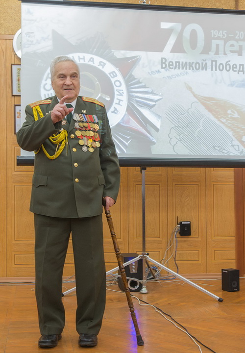 О жизни в тылу и на фронте

Виктор Баклаев