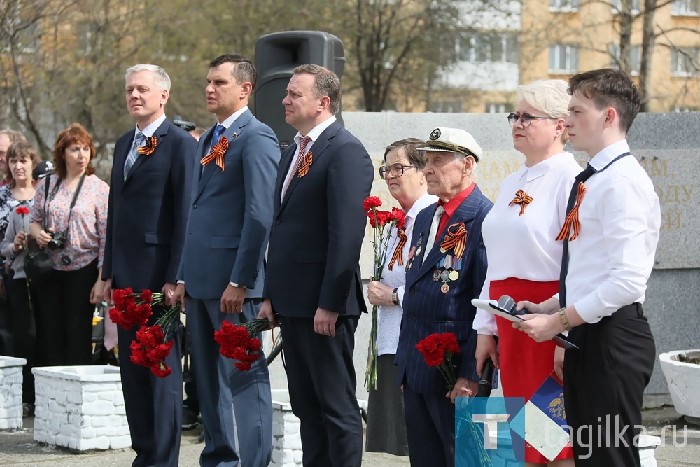 На площади ВМЗ у памятника работникам, павшим в годы войны, состоялся митинг, посвященный Дню Победы